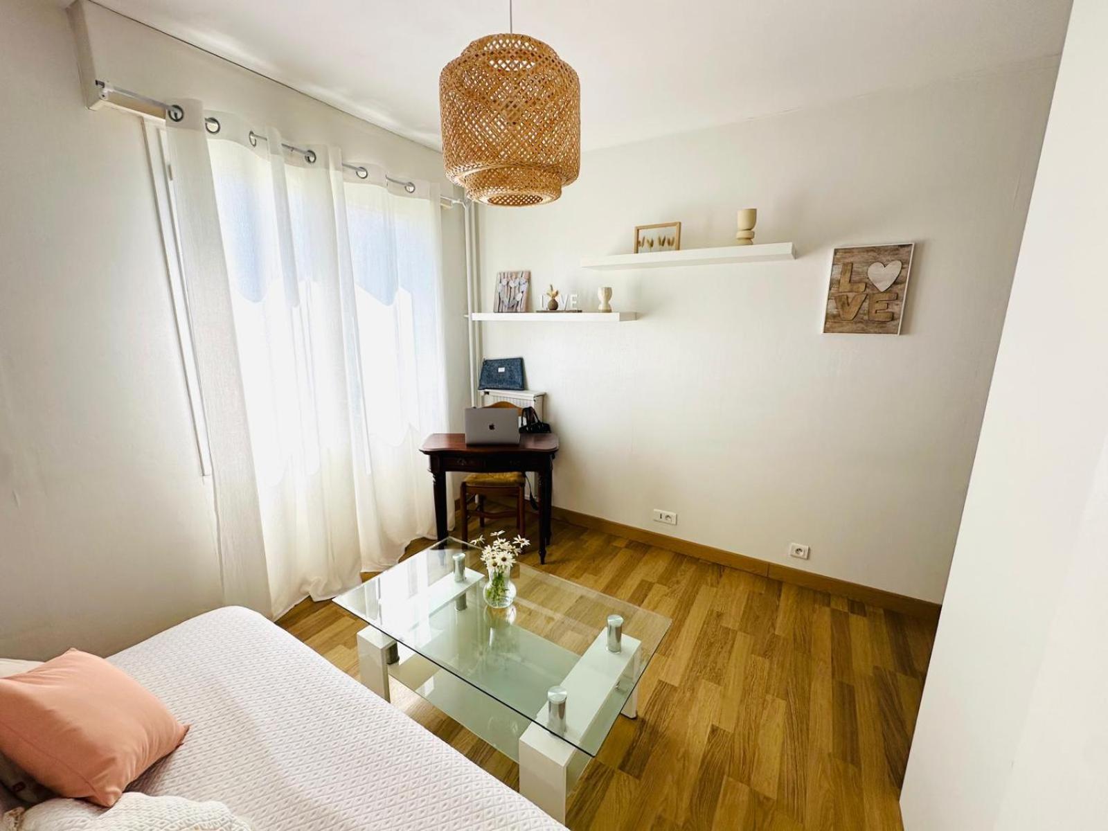 Spacieux 2 Chambres 65M2 Climatise Au Village Medieval Entre Nice Et Antibes Villeneuve-Loubet Kültér fotó