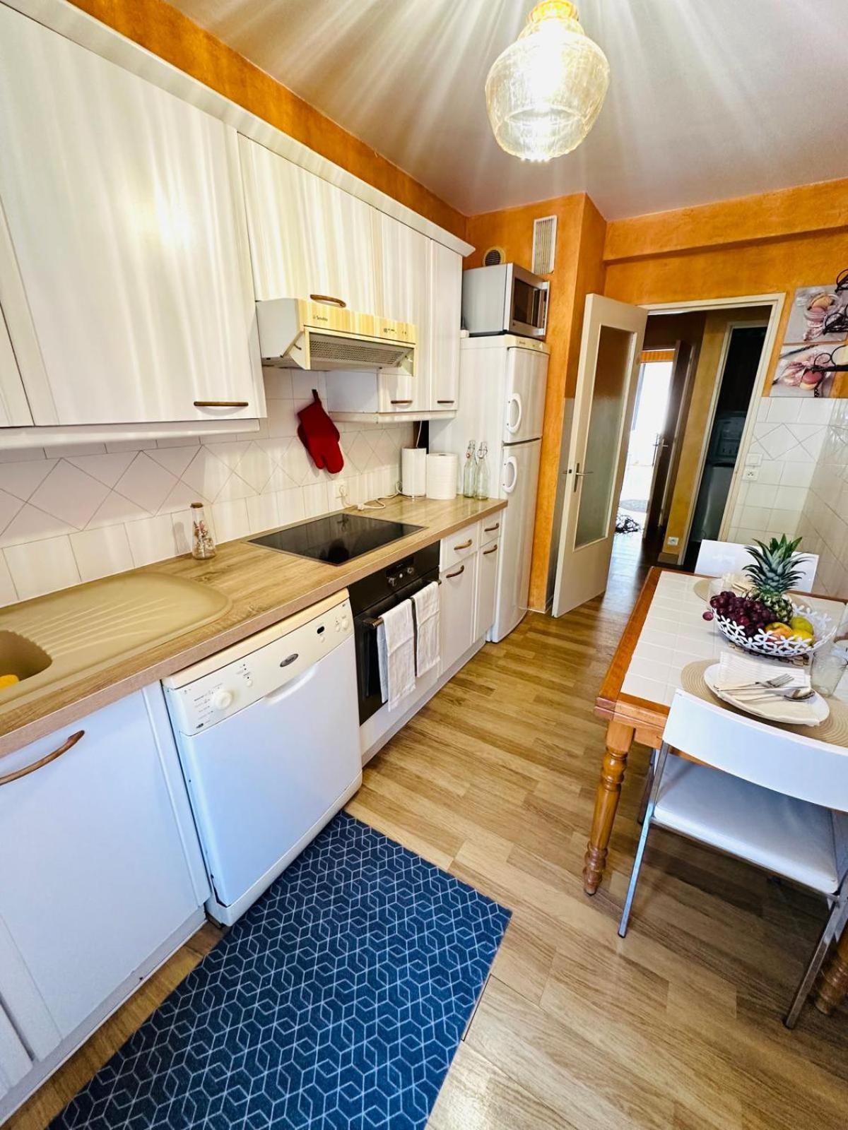 Spacieux 2 Chambres 65M2 Climatise Au Village Medieval Entre Nice Et Antibes Villeneuve-Loubet Kültér fotó
