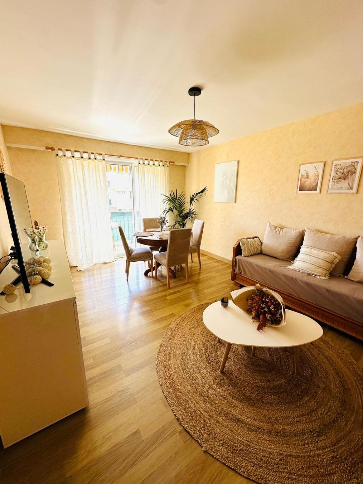 Spacieux 2 Chambres 65M2 Climatise Au Village Medieval Entre Nice Et Antibes Villeneuve-Loubet Kültér fotó